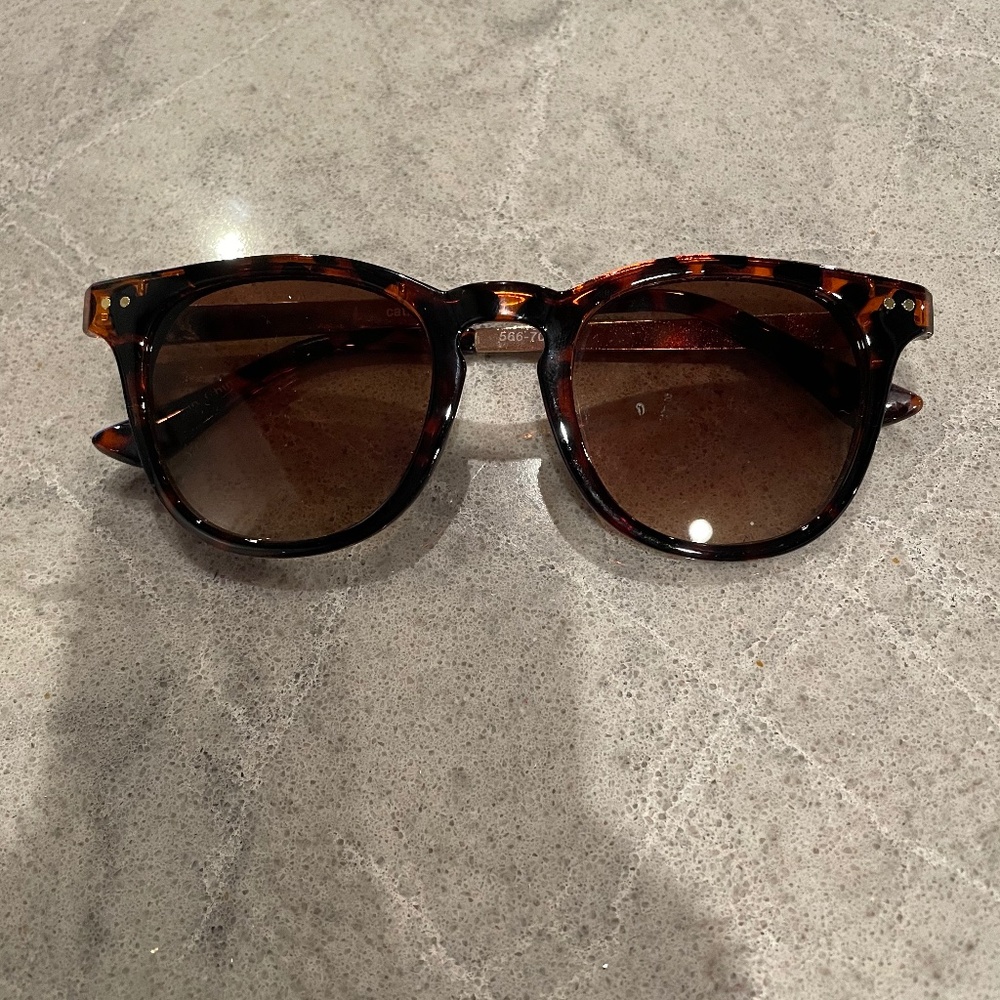Old Navy Tortoise Shell Wayfarer Sunglasses